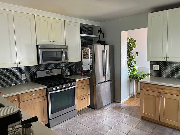 2nd image of 2920 N Race St