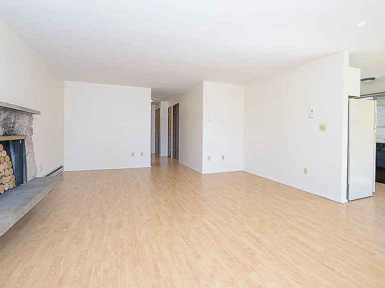 1408 Queen Anne Ave N — Photo 12