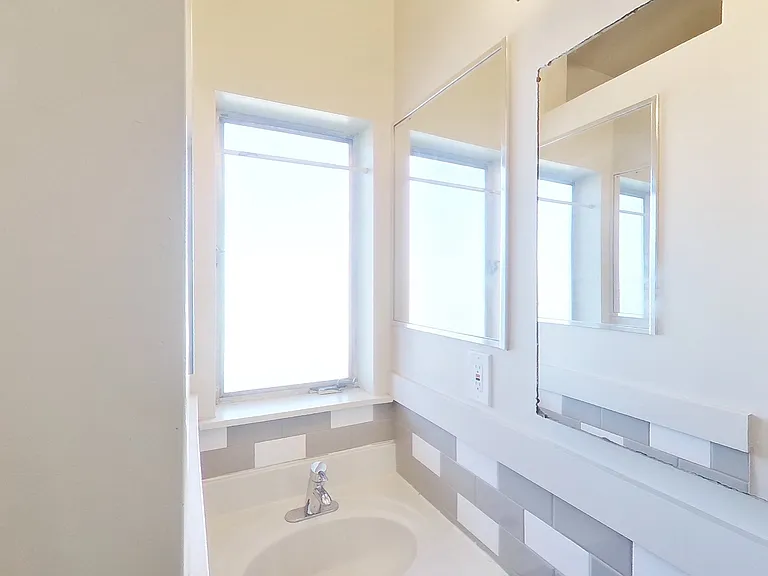 2501 Benvenue Ave — Photo 15