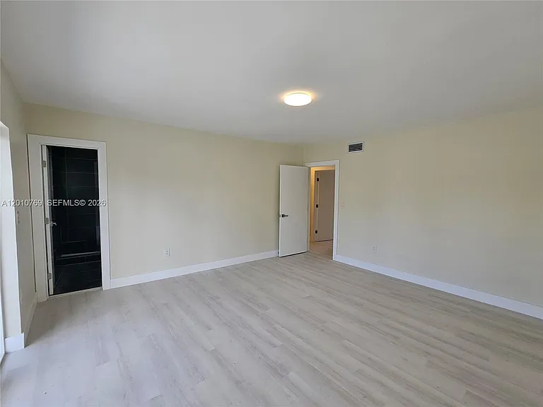 834 Raymond St — Photo 28