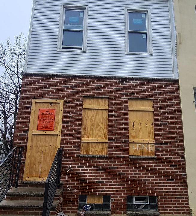 1st image of 662 E Lippincott St