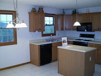 4th image of 185 Autumn Hill Dr