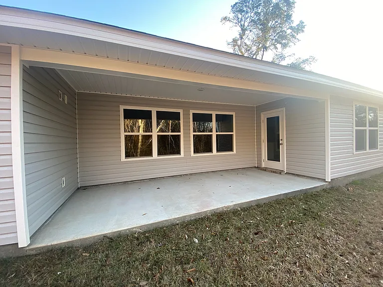 Hawthorne Dr — Photo 11