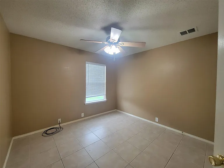 1411 Dundee Dr — Photo 7