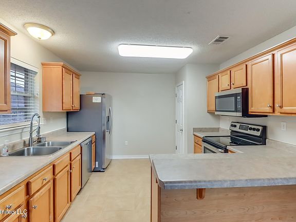 2nd image of 14954 Clear Springs Dr