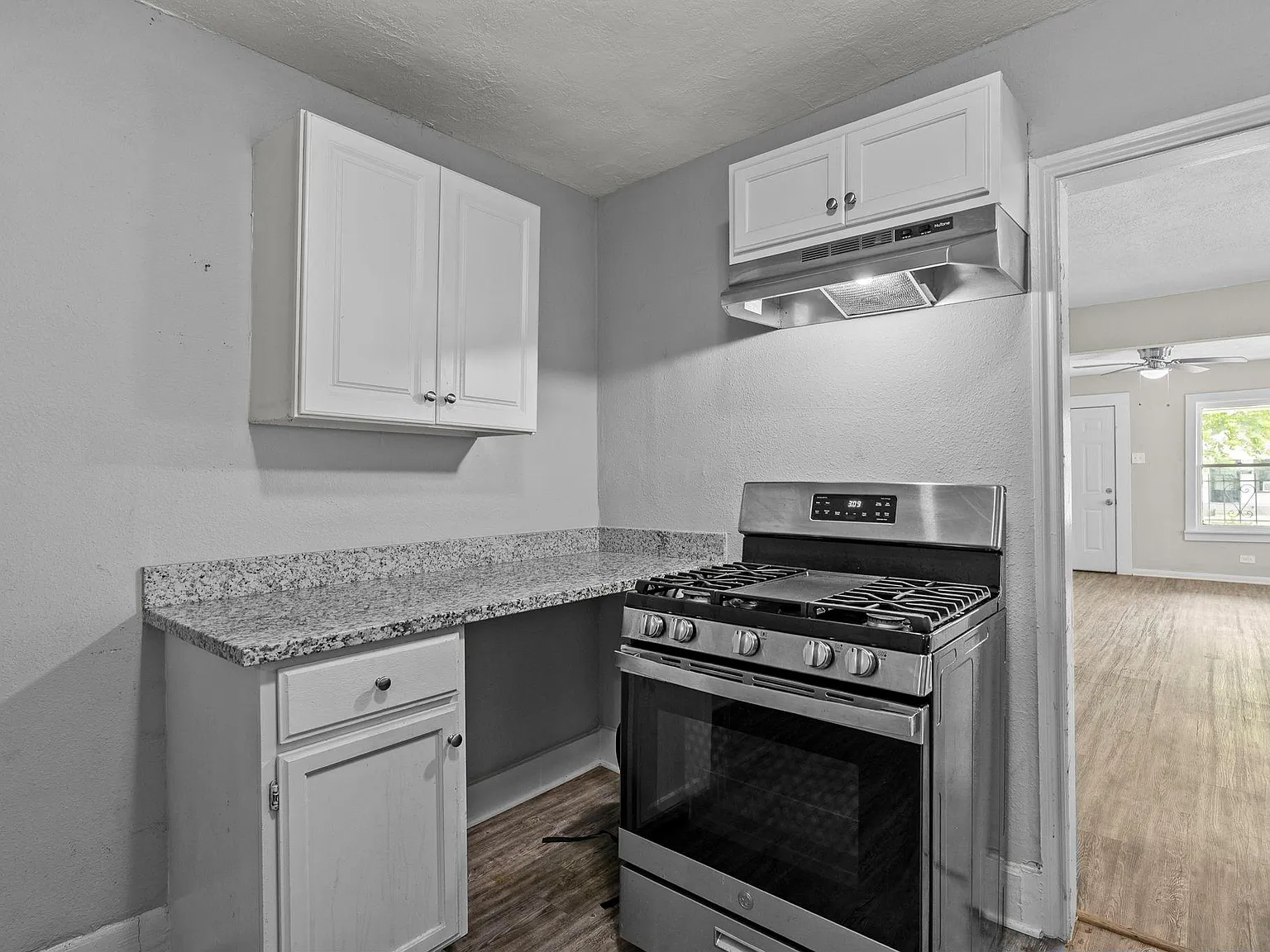 3 bed, 4.0 bath, 1200 sqft, $2,000 — Photo 3