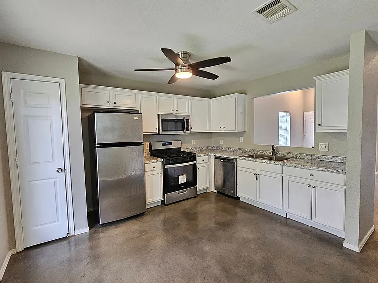 1701 Golden Sunrise Ln — Photo 7