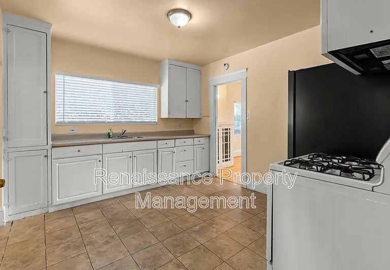 1026 N Windeler Ave #A — Photo 15
