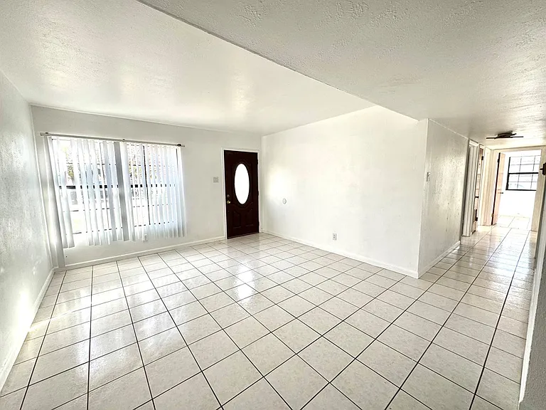 1044 Washington St — Photo 12