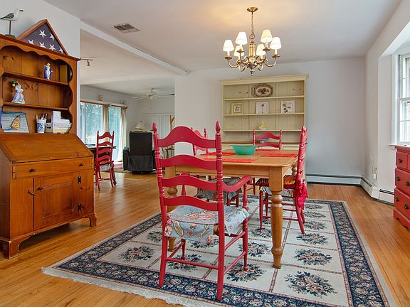 4th image of 8 Woods Ln