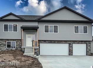 7040 NW 14th St, Lincoln, NE 68521