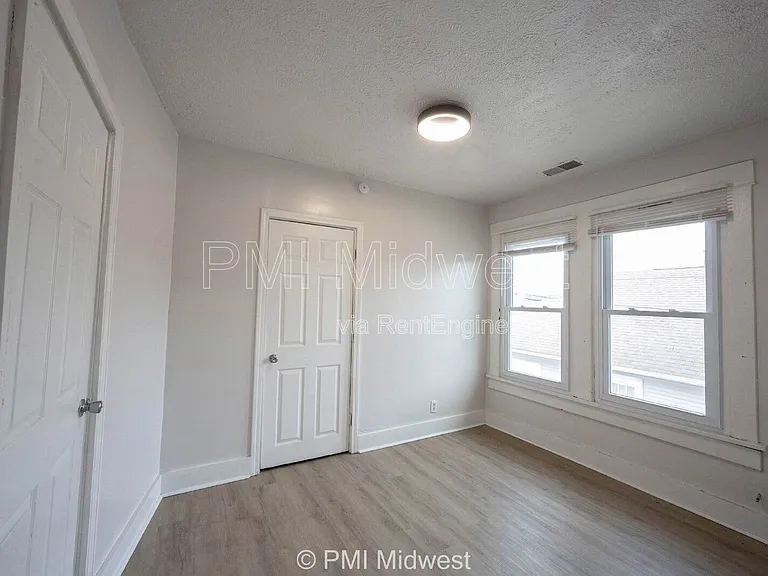 2211 E New York St #B — Photo 8