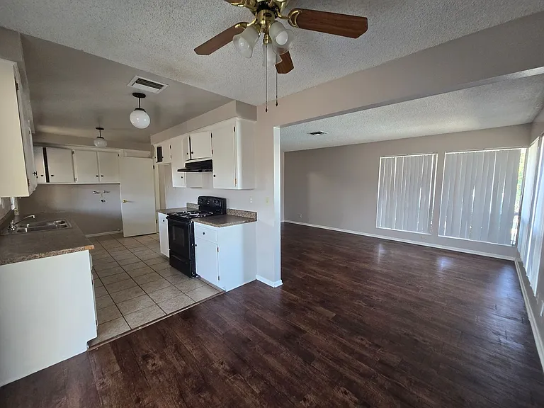 41893 & 41895 Briarwood Ave — Photo 4