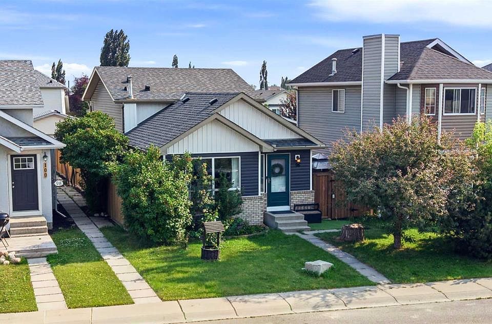 1st image of 96 N Rivercrest Cres SE