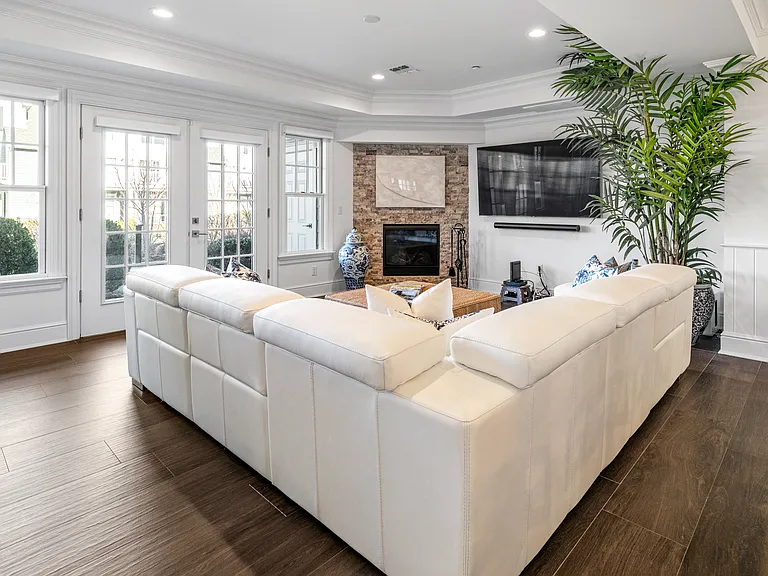 13 Village Green Dr — Photo 6