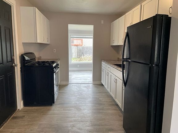 3rd image of 317 Majestic St SE