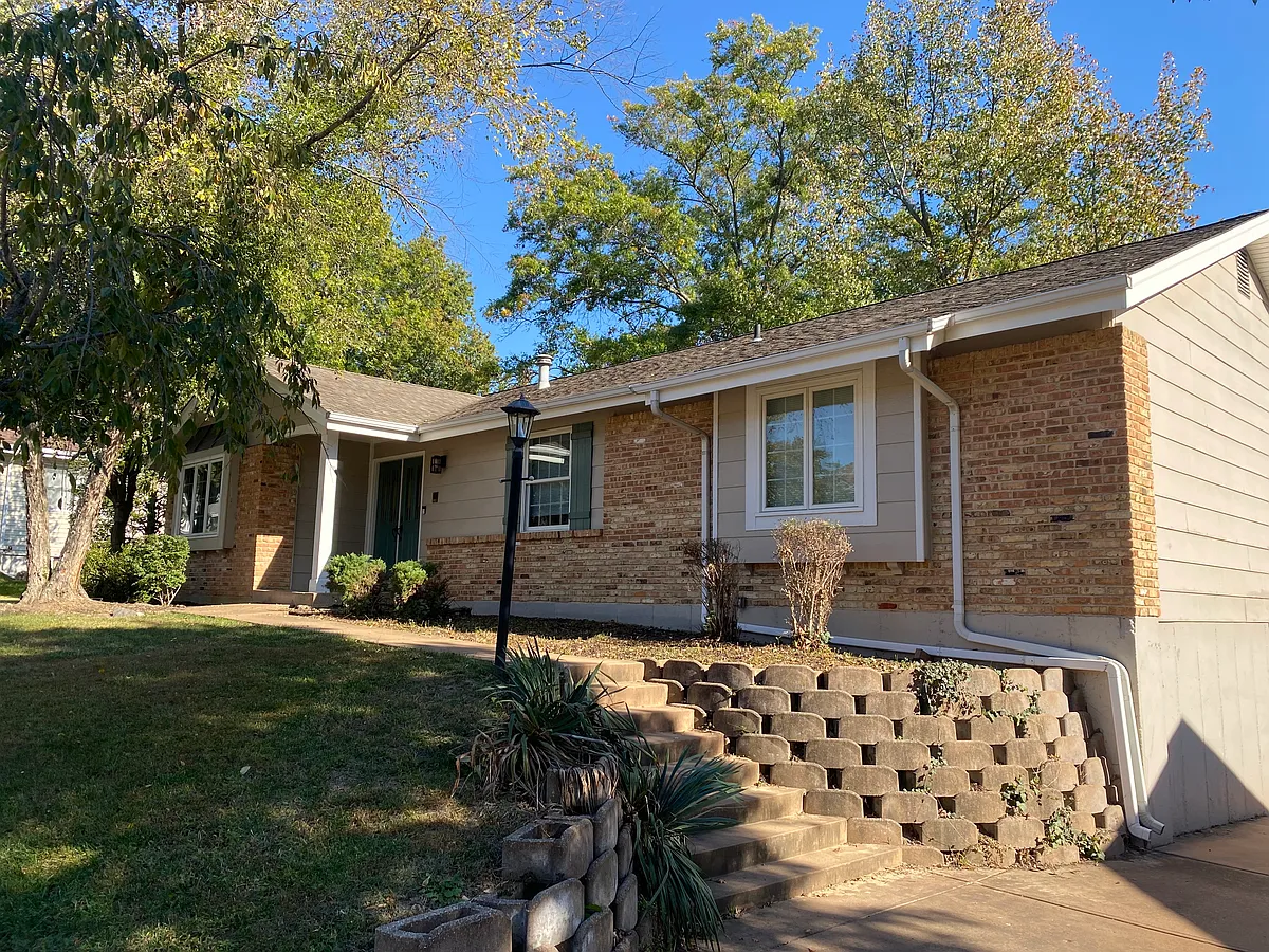 Building Photo - 15448 Highcroft Dr