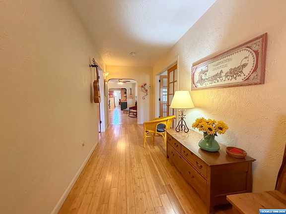 5th image of 304 N East St