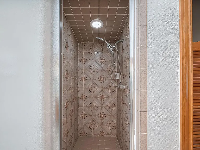 18307 Champion Forest Dr — Photo 41