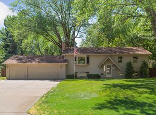 725 Ranchview Ln N, Plymouth, MN 55447