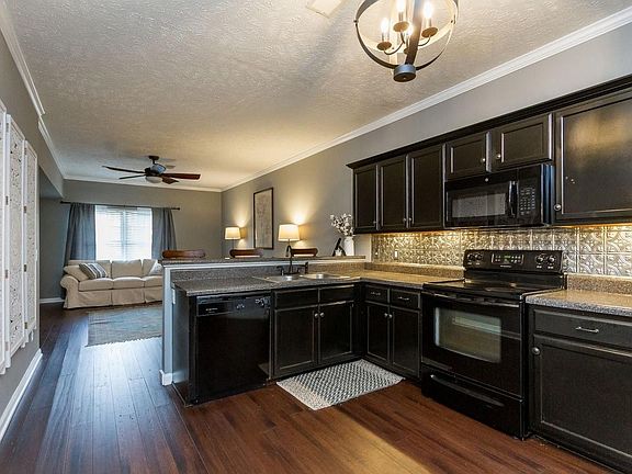 2nd image of 2551 New Holland Cir