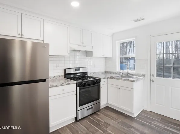 28 Oak Ln, New Egypt, NJ 08533