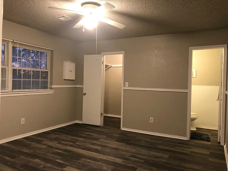 1203 E Pecan St — Photo 17
