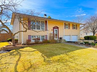 855 E Patten Dr, Palatine, IL 60074