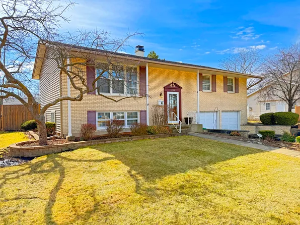 855 E Patten Dr, Palatine, IL 60074