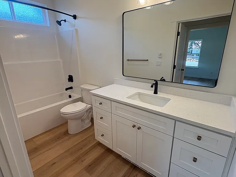 706 Roslyn Pl — Photo 10
