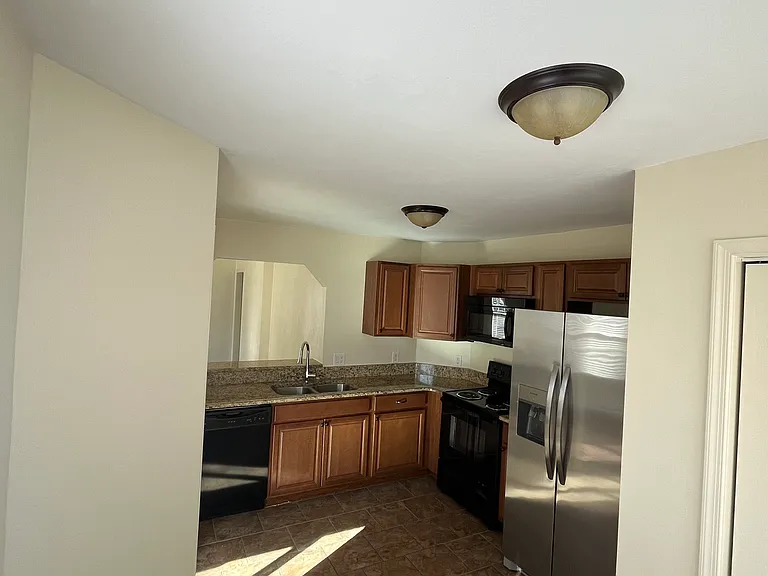 228 Abingdon Cir — Photo 10