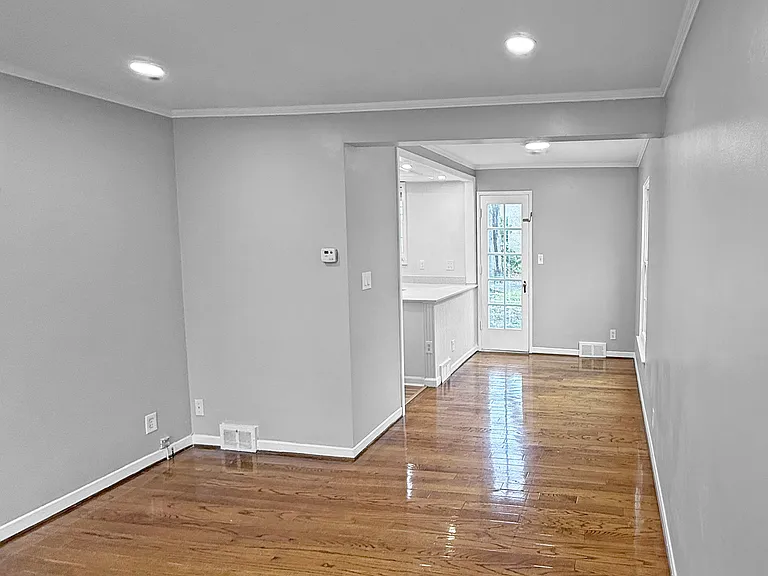 3746 Brewster St — Photo 10