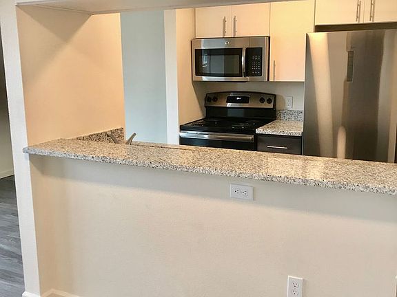 2nd image of 410 NE Dekum St #405