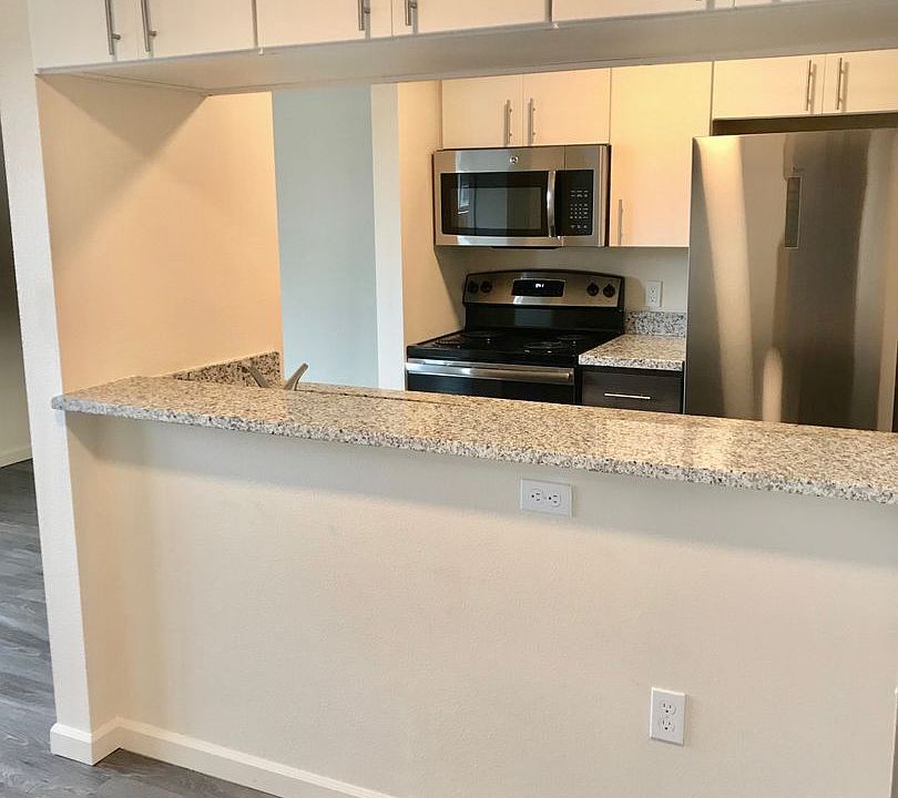 1st image of 410 NE Dekum St #405