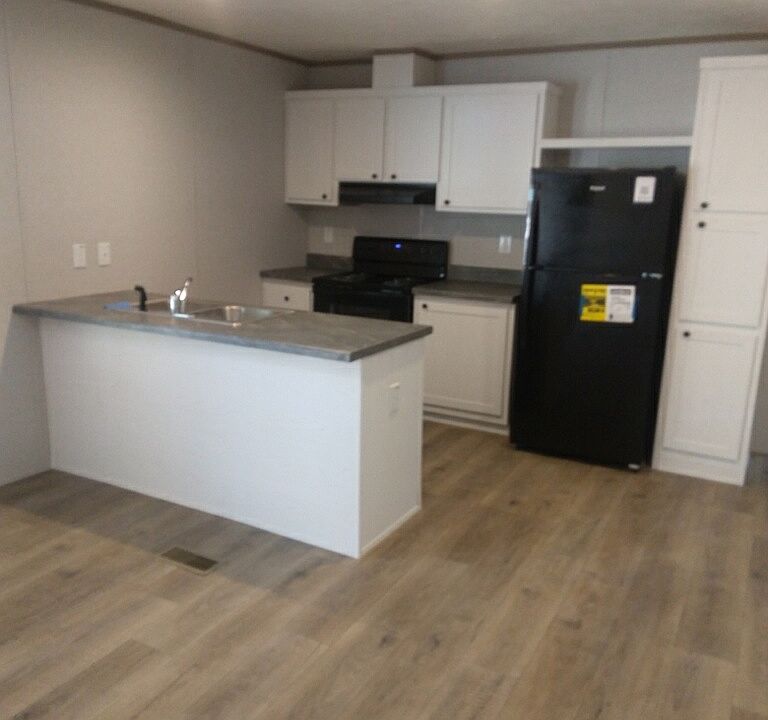 1st image of 703 Plantation Rd