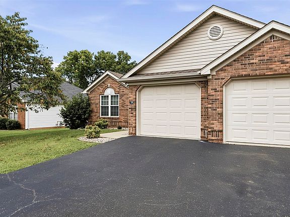 3rd image of 210 Lost River Ln