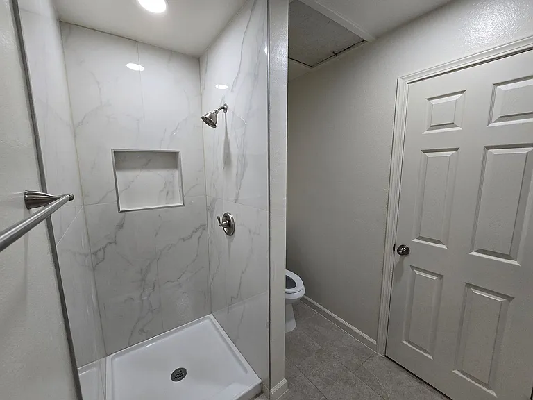 801 Capehart Ct — Photo 23