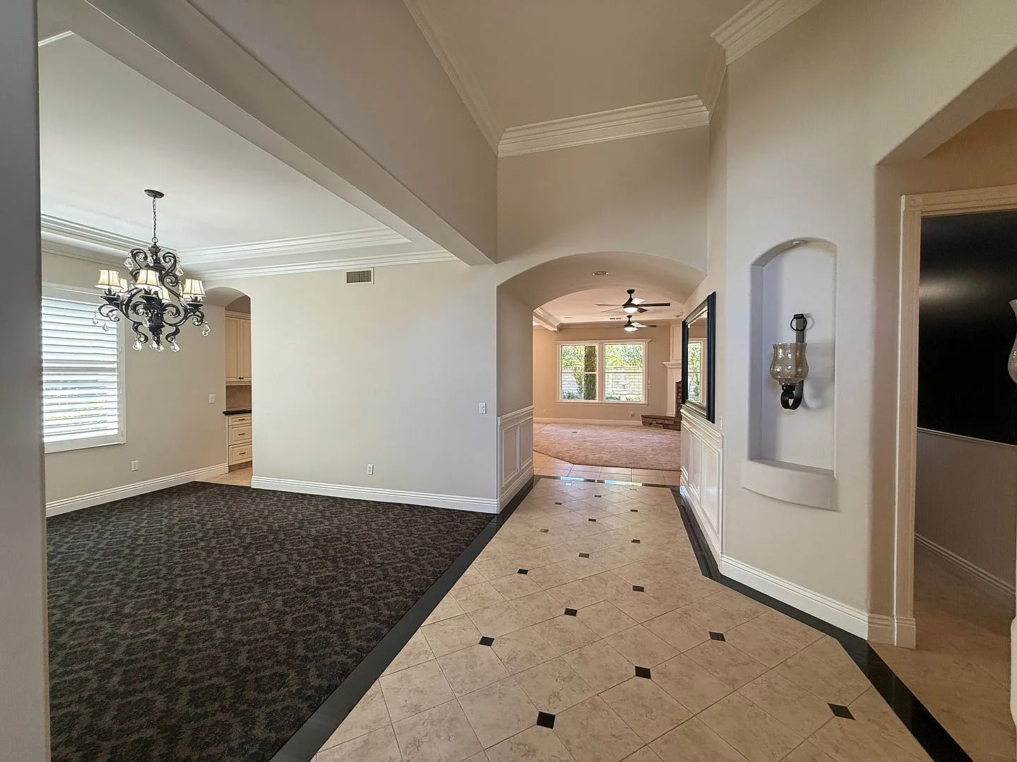 Stunning Seven Oaks Home! — Photo 4