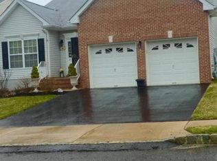 27 Little Leaf Ln, Howell, NJ 07731