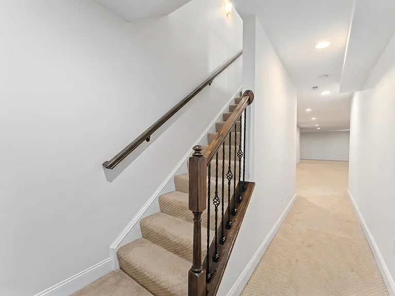 433 Fairmont Dr — Photo 34