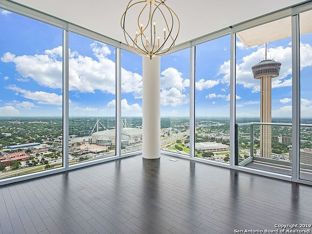 1st image of 600 E Market St