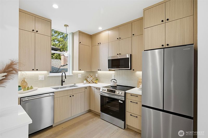 5th image of 7533 31st Avenue NE #B