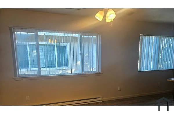Building Photo - 703 Menker Ave #3