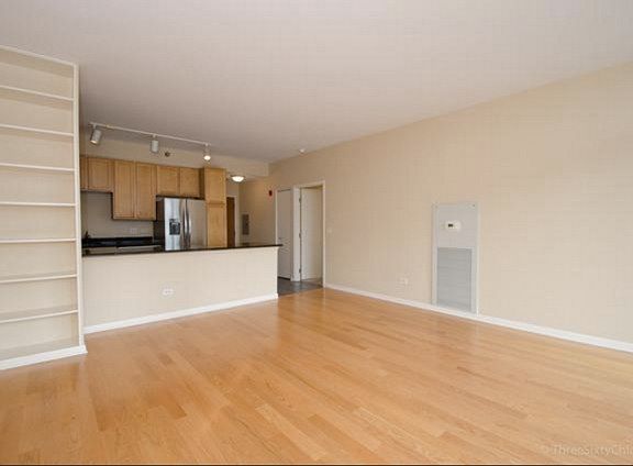 5th image of 435 W Erie St #P-601