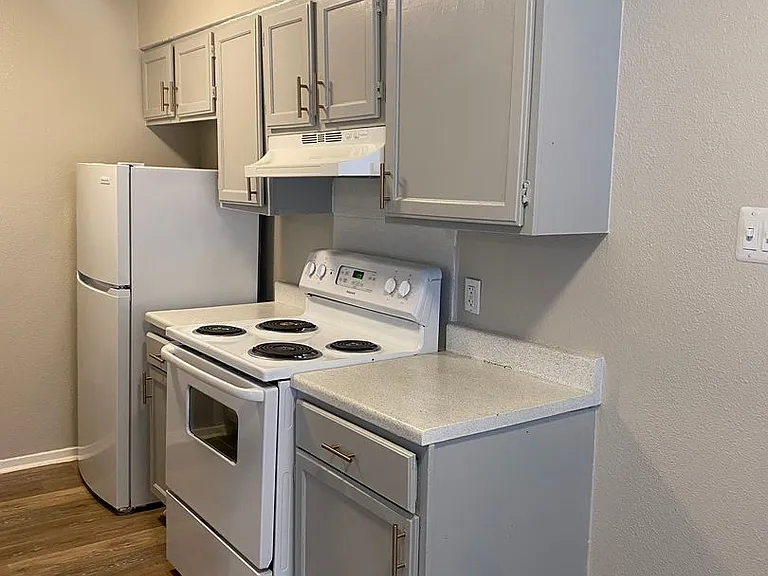 Grant Apartments — Photo 4