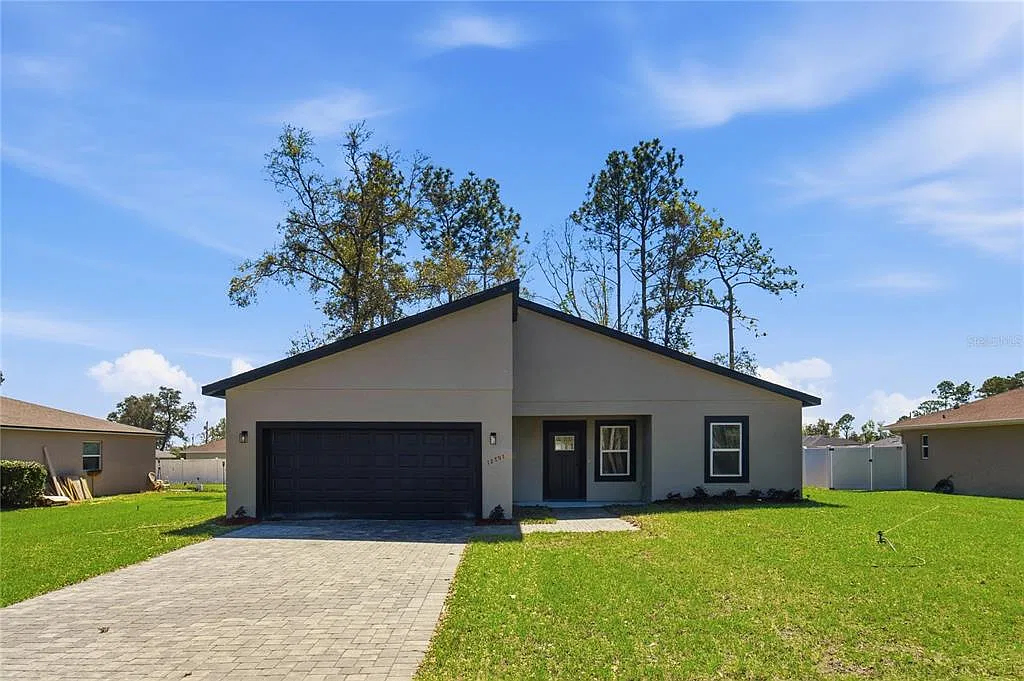 4 bed, 2.0 bath, 1833 sqft, $2,100 — Photo 1