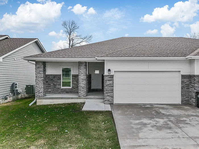 4433 Lower Beaver Rd — Photo 1