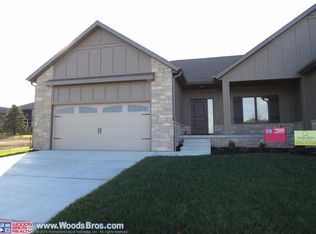 10033 Shore Front Dr, Lincoln, NE 68527