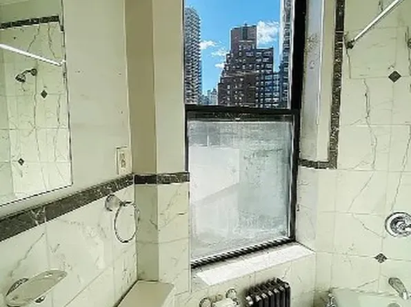 245 East 62nd Street image 9 of 9