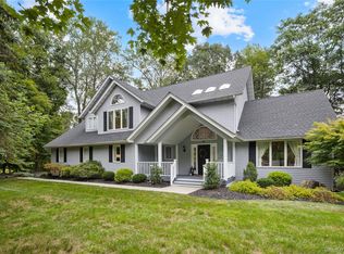 4 Nicole Way, Chestnut Ridge, NY 10977